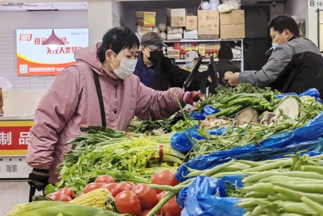 上海食品批发市场大全(喜迎春节！浦东“菜篮子”量足价稳，“货架子”满满当当)