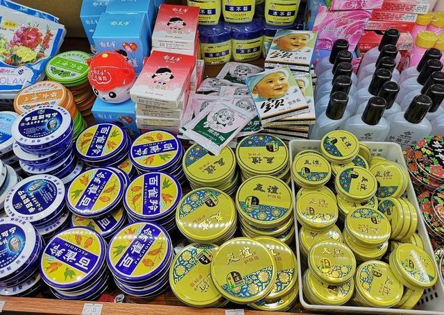 护肤品(护肤品也太卷了！现在都开始用老国货，包装丑但效果好，值得推广)