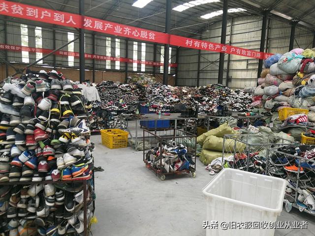 开服装加工厂赚钱吗(回收旧衣服一个月赚的钱，是别人一年的工资，被人们忽略的小生意)