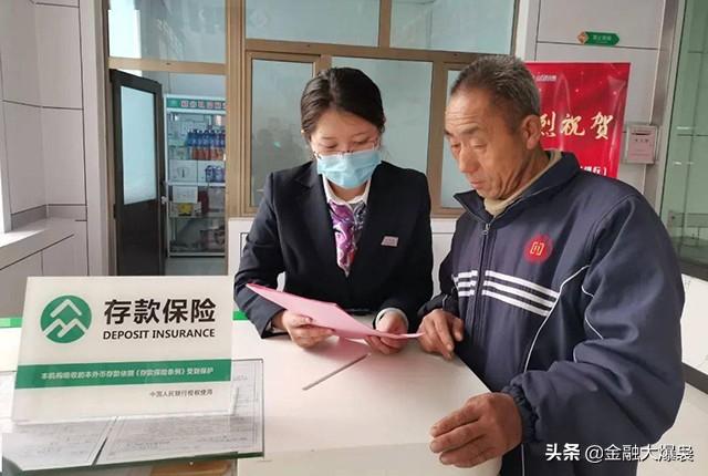 余额宝风险等级(老人把钱放在零钱通或余额宝有风险吗？1万元存一年有多少利息？)