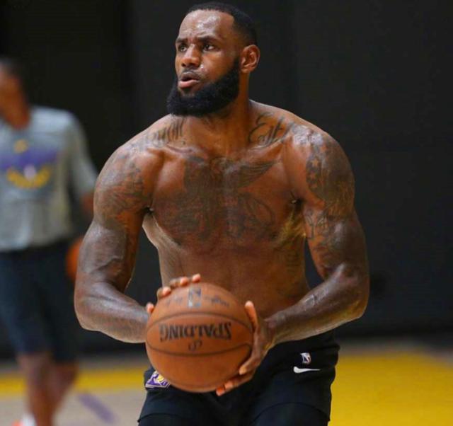 美国篮球强到什么程度(为何NBA几乎被黑人球员统治？他们强在哪里？)