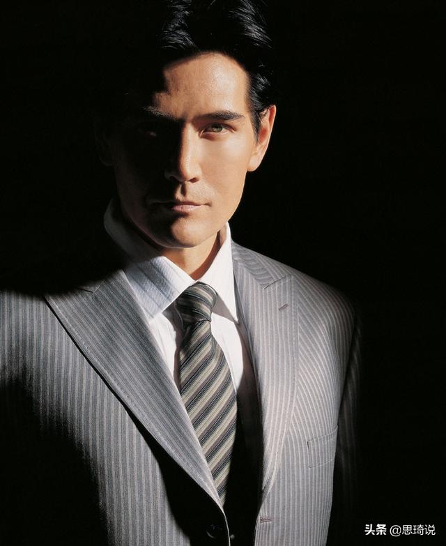 费翔(“全民男神”费翔，以及他生命中的7个女人)