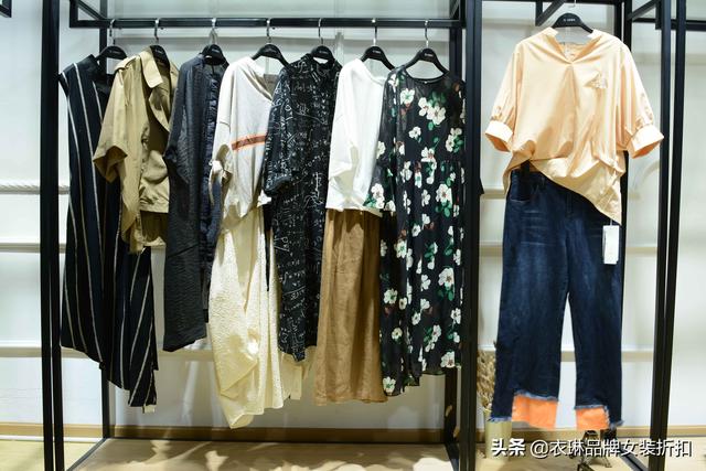 品牌尾货女装批发货源(品牌折扣女装如何找到便宜的尾货货源？)
