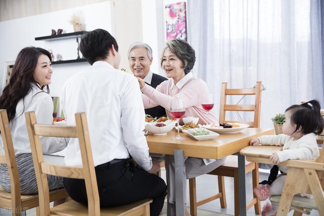 微信微米粒借贷怎么开通(故事：婚前娘家全款买了婚房，结婚才一年，农村公婆却要搬来同住)