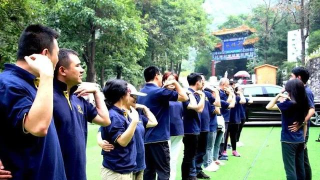 活跃气氛的小游戏室内20多人(悟空研学-50个室内趣味团建游戏活动)