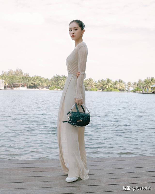 休闲运动服女装(GET女神们的同款运动装，你也可以既运动又时尚)
