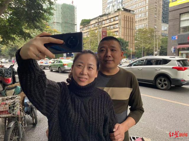 双十一网购狂欢节后,某快递公司的四个快递员(暖心！双十一快递员的破防瞬间)