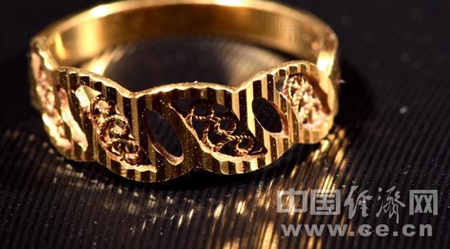 京东自营买黄金戒指靠谱吗(浙江消保委：贵金属珠宝饰品实体店商品质量好于网店)