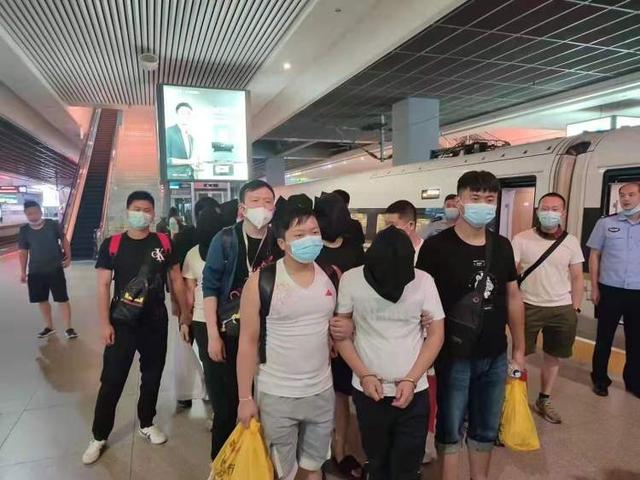 阿玛尼官方网站(网上买到的低价阿玛尼手表，原来都在这里“手工”制作)