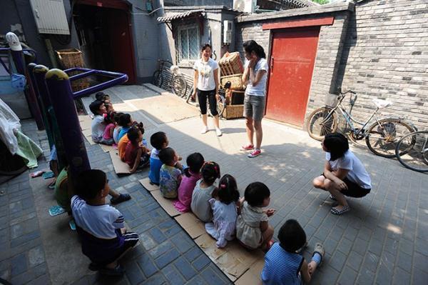 快书包采取了怎样的目标市场策略(长在菜市场里的“幼儿园”：始终无法避开身份危机)
