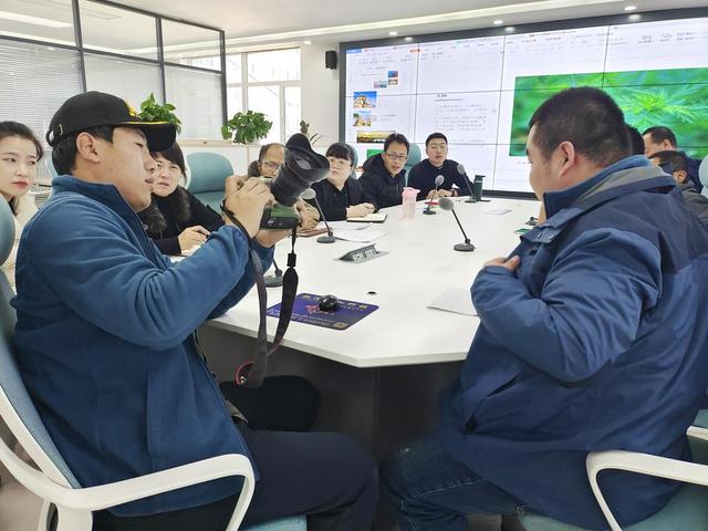 新人跑业务的说话技巧摄影(业务骨干现场讲解摄影技巧)