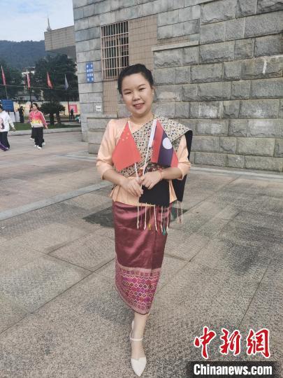 昆明那有机械代加工十字绣(“90后”老挝女孩在中国：读研，读博，读“万卷书”)