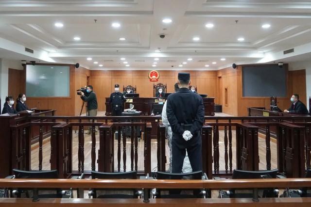 利用微信营销实现情感营销的案例(“情感挽回大师”诈骗案主犯获刑11年)