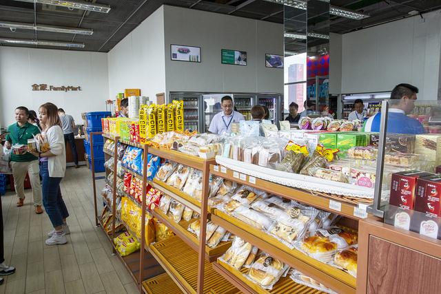 便利店利润一般是多少钱(便利店里的烟火气生意，能赚钱吗？)