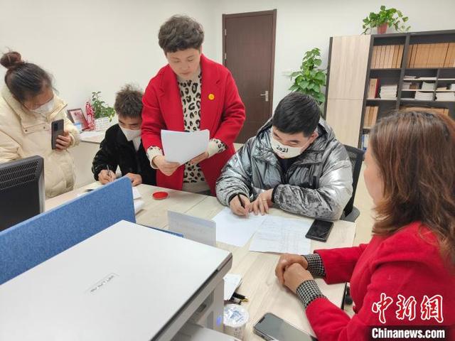 湖州织里童装批发市场官网下载(“中国童装之都”外来居民过年记：此心安处是吾乡)
