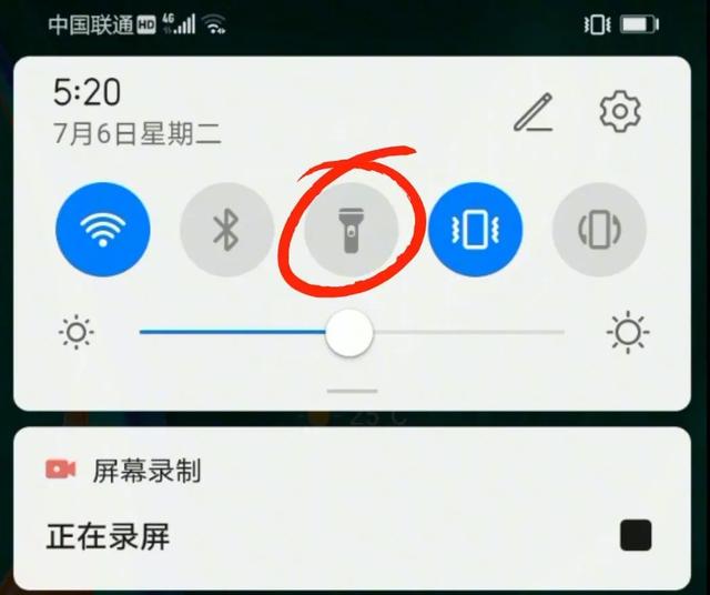 手机字体大小怎么调两种方法帮你解决字太小的困扰(教老年人使用智能手机，学会这6个小技巧，减少很多烦心事)