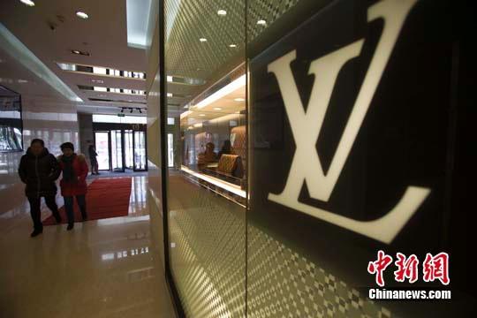 迪奥香水官网价格50毫升(LV、香奈儿、迪奥……又涨价！买黄金不如买奢侈品？)