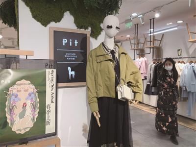 衣服好卖吗(寒冷天气打乱服装销售节奏 冬装没货了而春装卖不动)