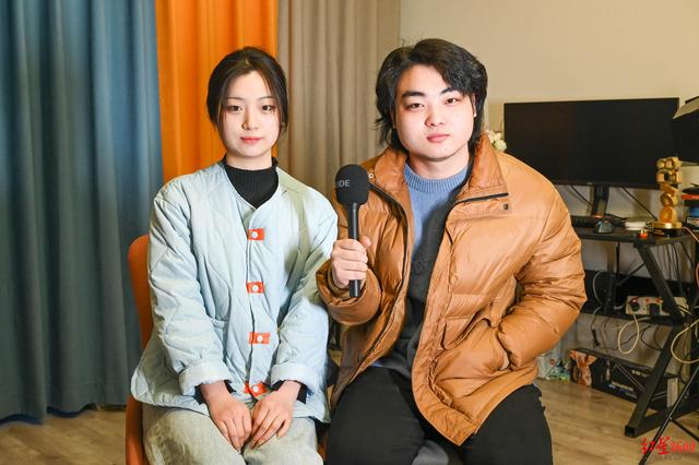 抖音怎么录自己的声音教程(靠嗓音征服网友！这对火遍全网的声优姐弟，原来居住在成都)