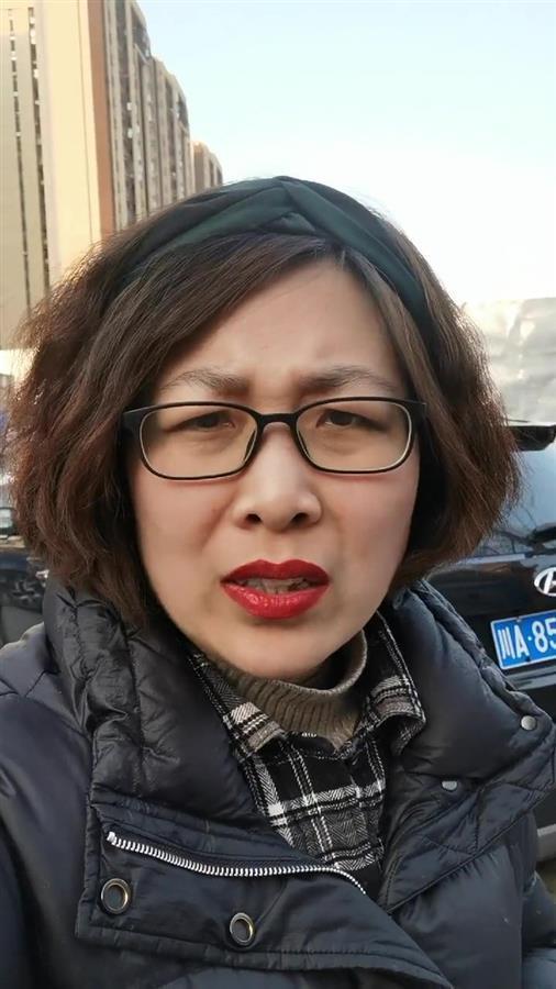 280是多大码的鞋子(网红女设计师接二宝放学被认作奶奶：当晚便购买9000多元护肤品)