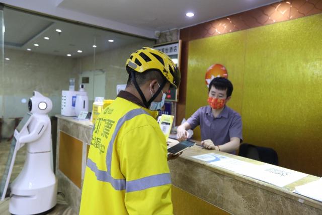 美团酒店商家后台登录系统(龙华区开辟6家酒店作为免费居住点，外卖小哥可安心入住)
