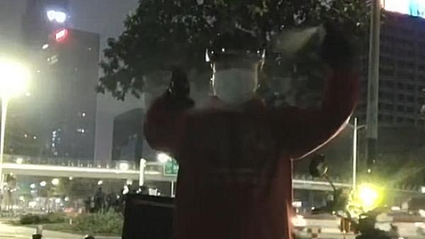 平安好医生走路赚钱能提现到微信吗(令网友“破防”的深圳外卖员：普通人就做点普通人该做的事)