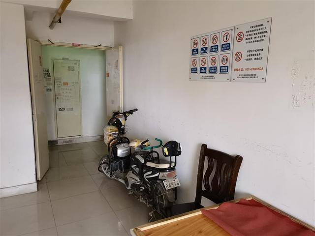 武汉二手电动车市场在哪里(武汉一小区部分电动车停楼道牵线充电，物业：今年新增800个室外车棚充电位)