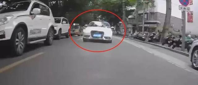 奥迪撞人司机被烧(“如果你是男的，我肯定打你”的奥迪车司机结局来了)