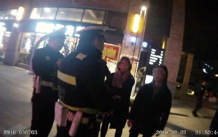 去理发店洗头多少钱(美发店洗头要花680元？女大学生吓得报警了)