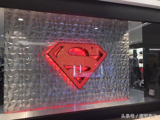 专卖店情侣装(曼谷商场里超炫酷的“超人服饰店”，你最想变身成哪款超级英雄？)