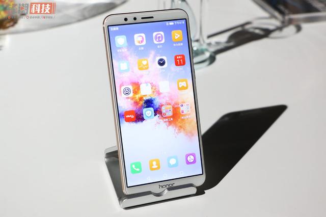 honor7x怎么连接电脑(千元价位的全面屏新秀：荣耀畅玩7X上手评测)