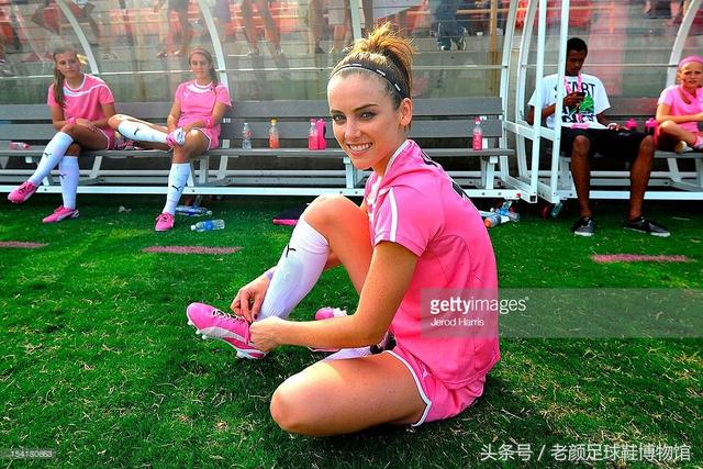 us7是中国多少码(巴西三R，米兰传奇，那些球王和退役巨星的脚到底多大，现在揭晓)