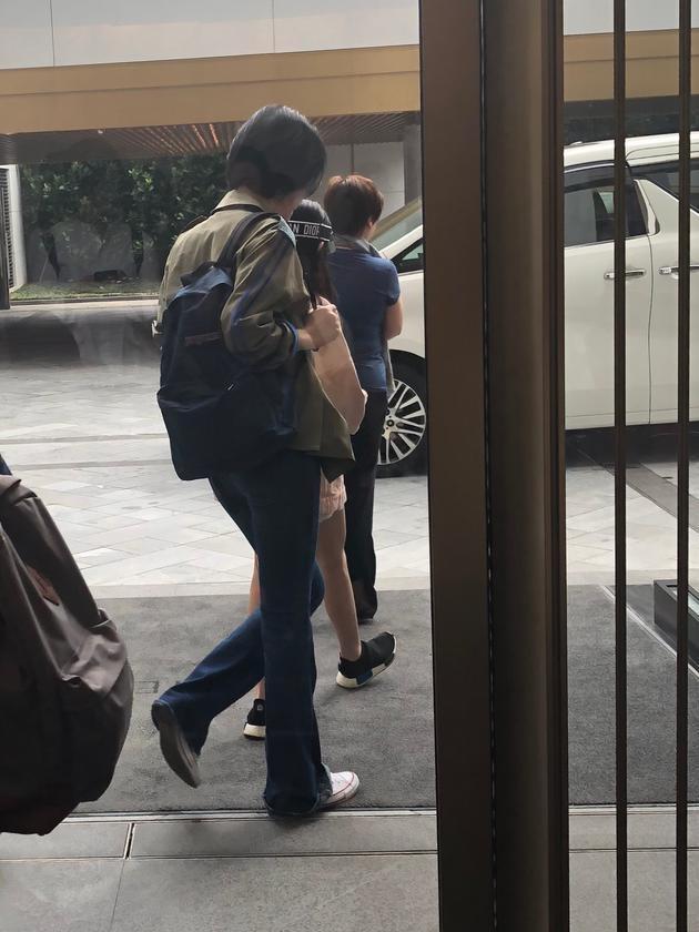 李嫣微博pariszzx(李嫣闺蜜才是真的白富美，王菲住5000一晚的酒店都被嫌弃)
