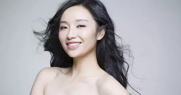 散粉的正确使用方法散粉什么时候用(化妆必学小知识，定妆粉怎么用)