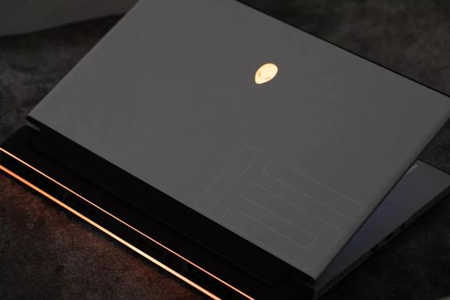 外星人笔记本贴吧(Alienware M15测评：这是一款拥有眼球追踪的轻薄游戏本)