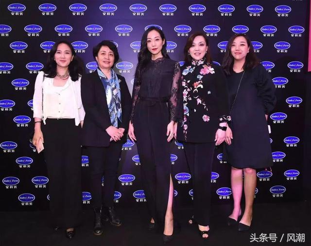 韩雪不穿内裤(韩雪亮相深圳内衣展安莉芳潮流趋势秀引时尚关注)