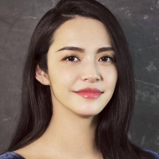 姚晨微博粉丝(微博粉丝多的5大女星，姚晨8000万粉丝只能排第五，第一粉丝过亿)