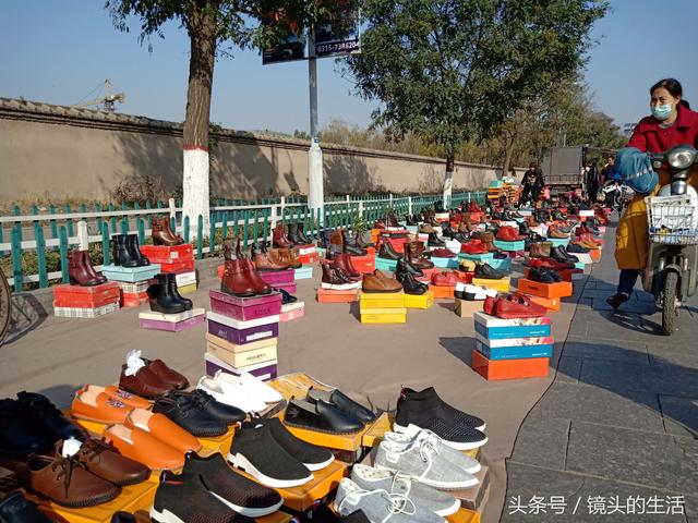 库存鞋处理鞋批发(农村大集断码鞋低至19元，25米大摊位日入5000多元摊主：薄利多销)