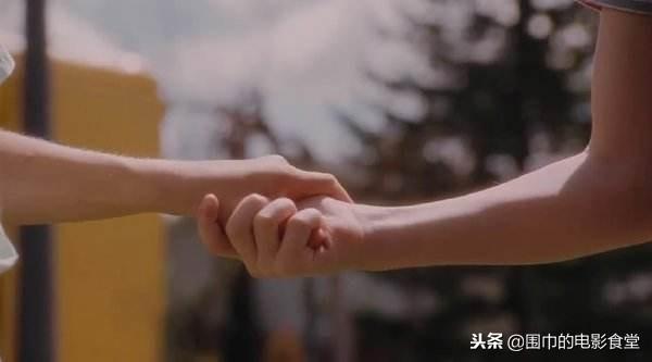 布莱斯与朱莉家一起吃饭时布莱斯穿的什么(《怦然心动》：年少时的怦然心动，是对绚丽明虹的一份追逐)