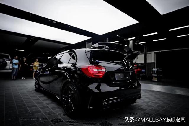 星辉车模怎么样(最强小钢炮名不虚传 奔驰AMG A45改色钢琴黑)