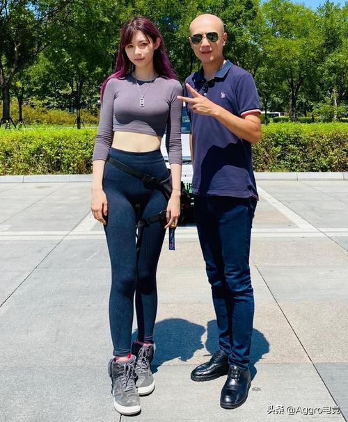 林弯弯和痞幼(痞幼往期感情经历曝光，原来在猴哥之前，她真的谈过一次恋爱)