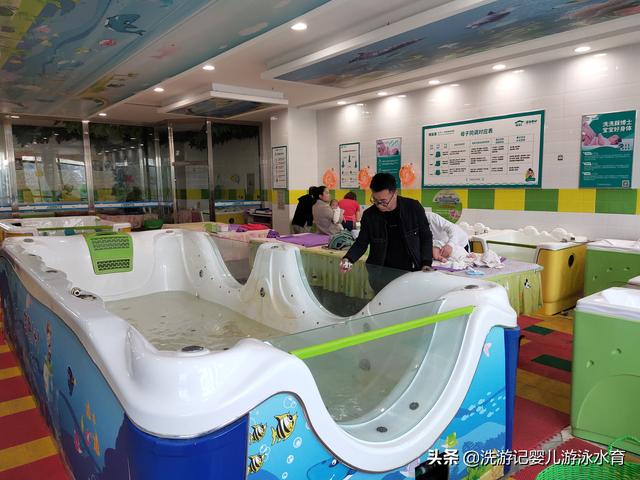加盟婴儿游泳馆(小型婴幼儿游泳馆加盟价格是多少？需要多少钱？怎么选？)