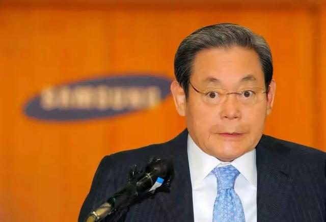 李富真和李叙显(李富真失婚，李尹馨殉情，李叙显静候时机，豪门三姐妹明争暗斗)