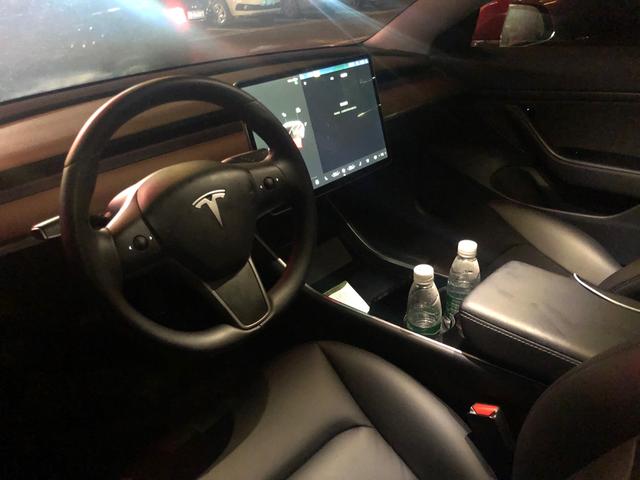 特斯拉电动车(未来是特斯拉 是电动车 还是什么东西——试特斯拉 Model 3 标准续航版)