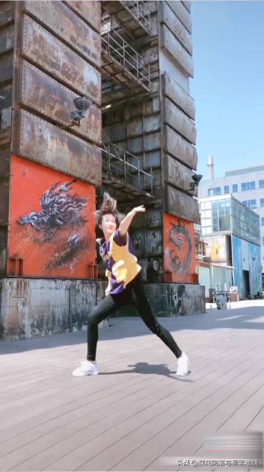 抖音慢动作怎么拍教程(你要的抖音热门舞蹈慢动作在这里，慢慢学，学会了跳给那个他。)