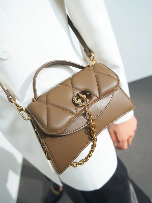 ck牌子的包包多少钱(绝绝子！小ck包包限时特价！便宜到哭！一定要入)