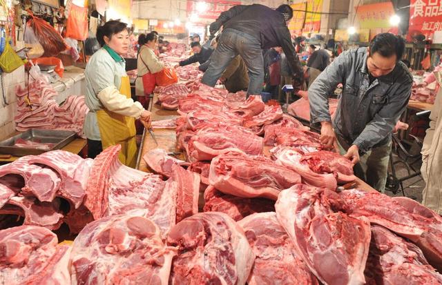 熟食店利润怎么样(猪肉和菜价大幅度下降，熟肉熟食价格难降，只因为这3点)