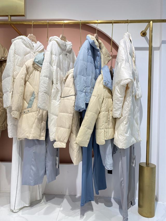 广州韩版女装批发G(广州女装服装批发市场在哪里)