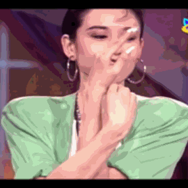 绿色衣服搭配图片(绿色的服装真的好清爽，还挺显年轻的，这么搭配还有种东方美)