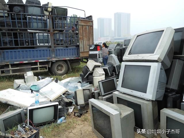 收废品赚钱吗(收废品一年能挣几个钱？杰哥说出这些年真实收入，看完你相信吗？)